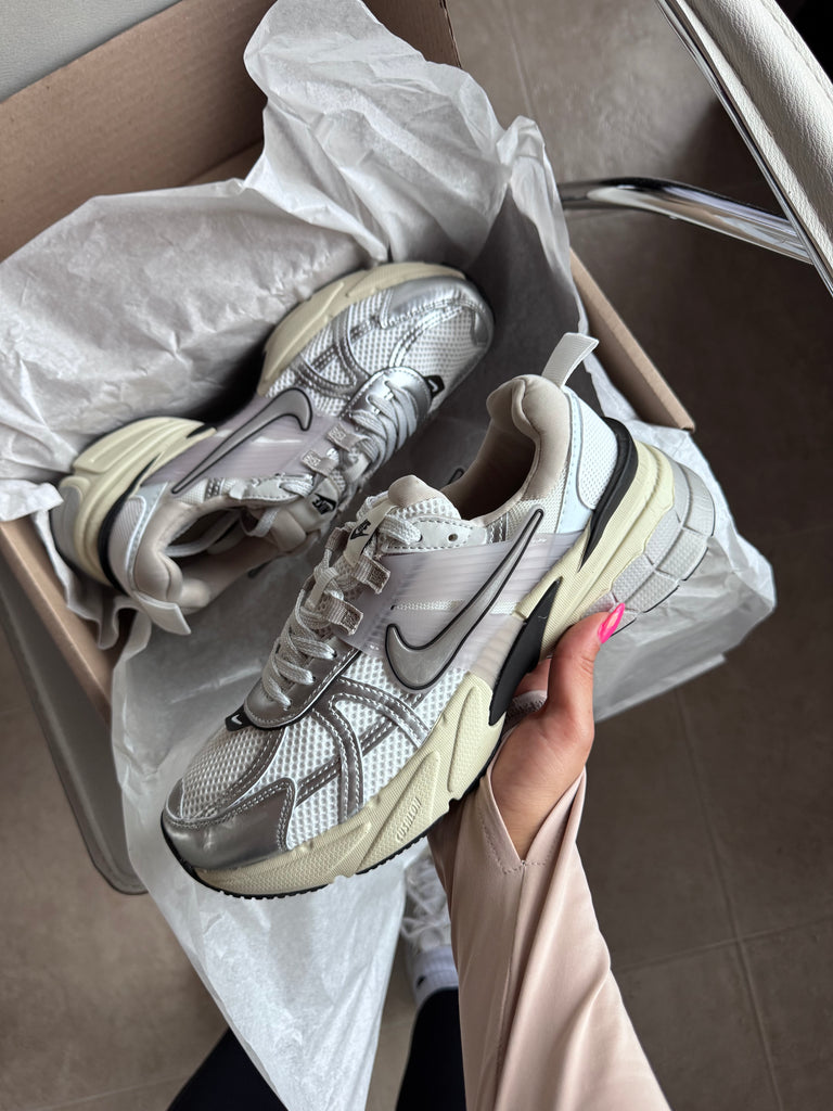 Nuevos✨Tenis importados deportivos V2K Run 🖤🍦