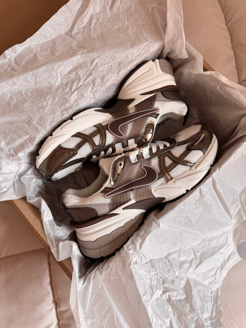 Nuevos✨Tenis importados deportivos V2K Run 🤎☕️