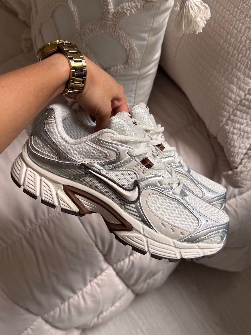 Nuevos✨ Tenis importados V5k Rnr 🤎🍦