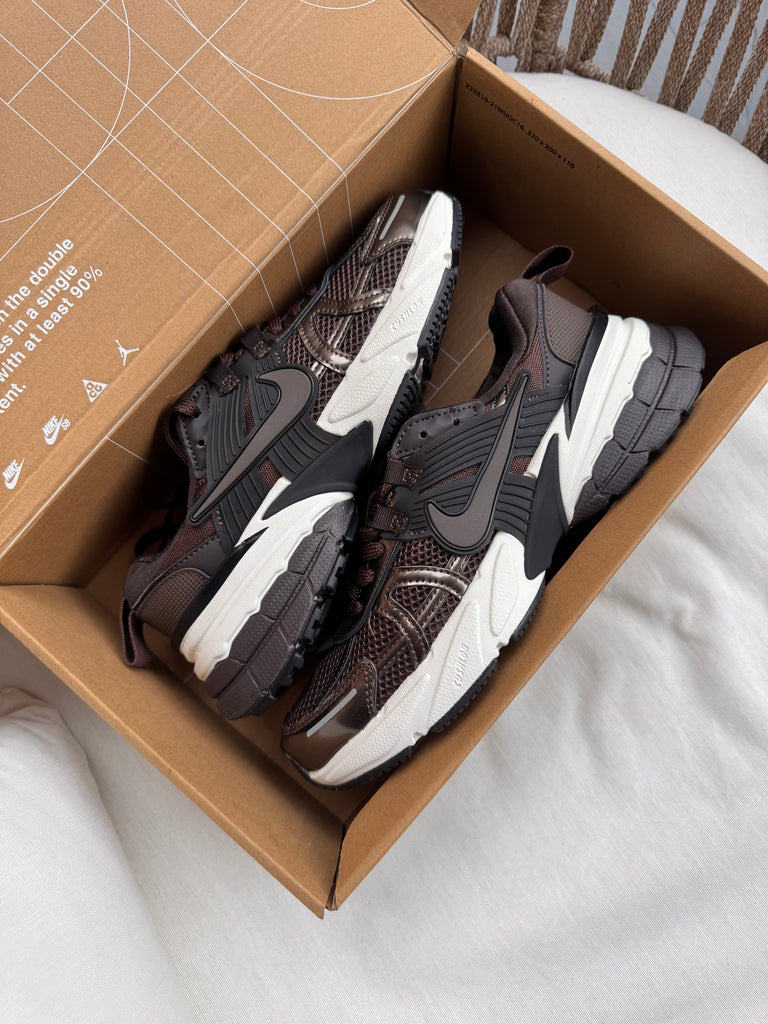 Nuevos✨ Tenis importados V2K RUN chocolate amargo🤎🍩