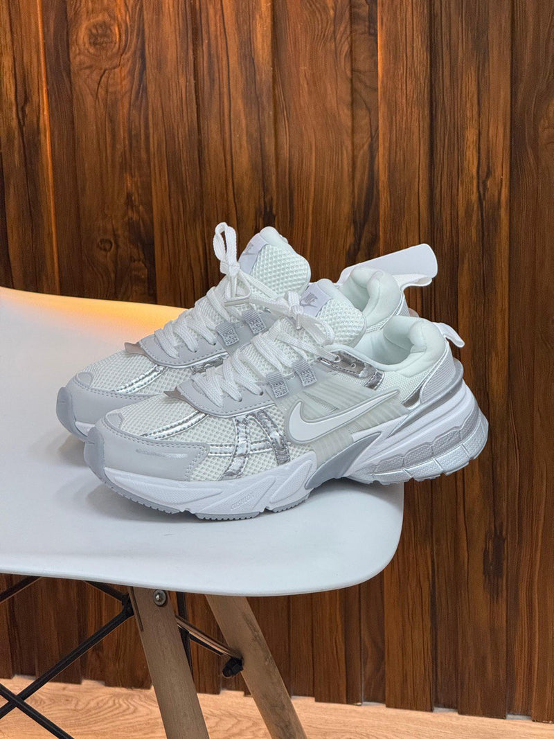 Tenis importados V2K Run 🤍🩶