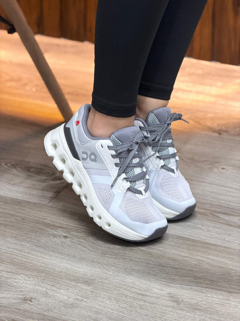 Nuevos✨Tenis importados On Cloud 🖤🤍