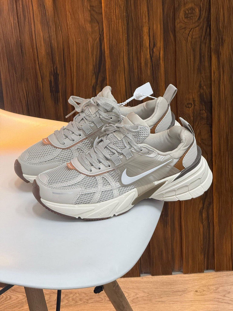 Tenis✨ importados deportivos V2K Run🤎🤍