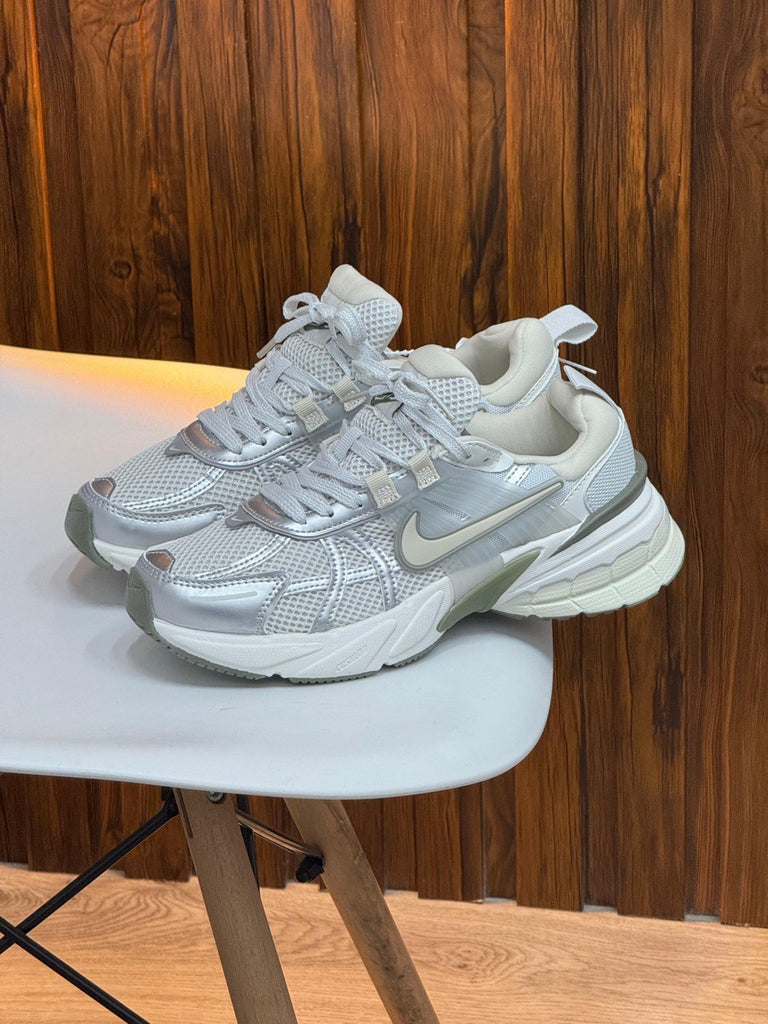 Tenis importados V2K Run 🤍🫒🩶