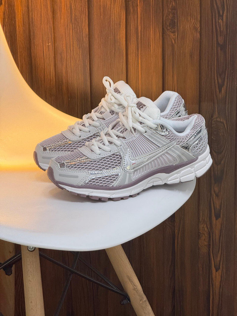 NuevosTenis importados Vomero 5 💛✨